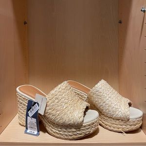 Universal Thread Beige platforms